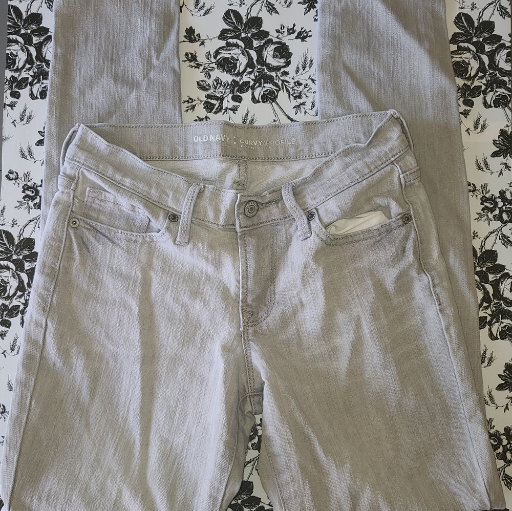 Old Navy Light Gray Jeans size 0. Cury/Midrise